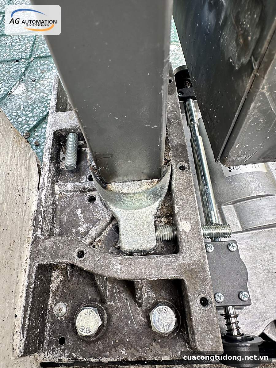 Hộp motor âm sàn KINGgates mở nắp, khớp trục cánh